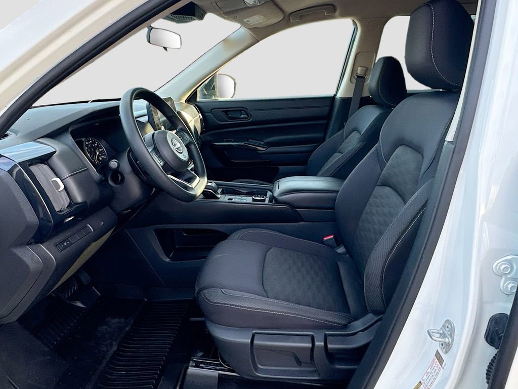 Used 2023 Nissan Pathfinder S image 26