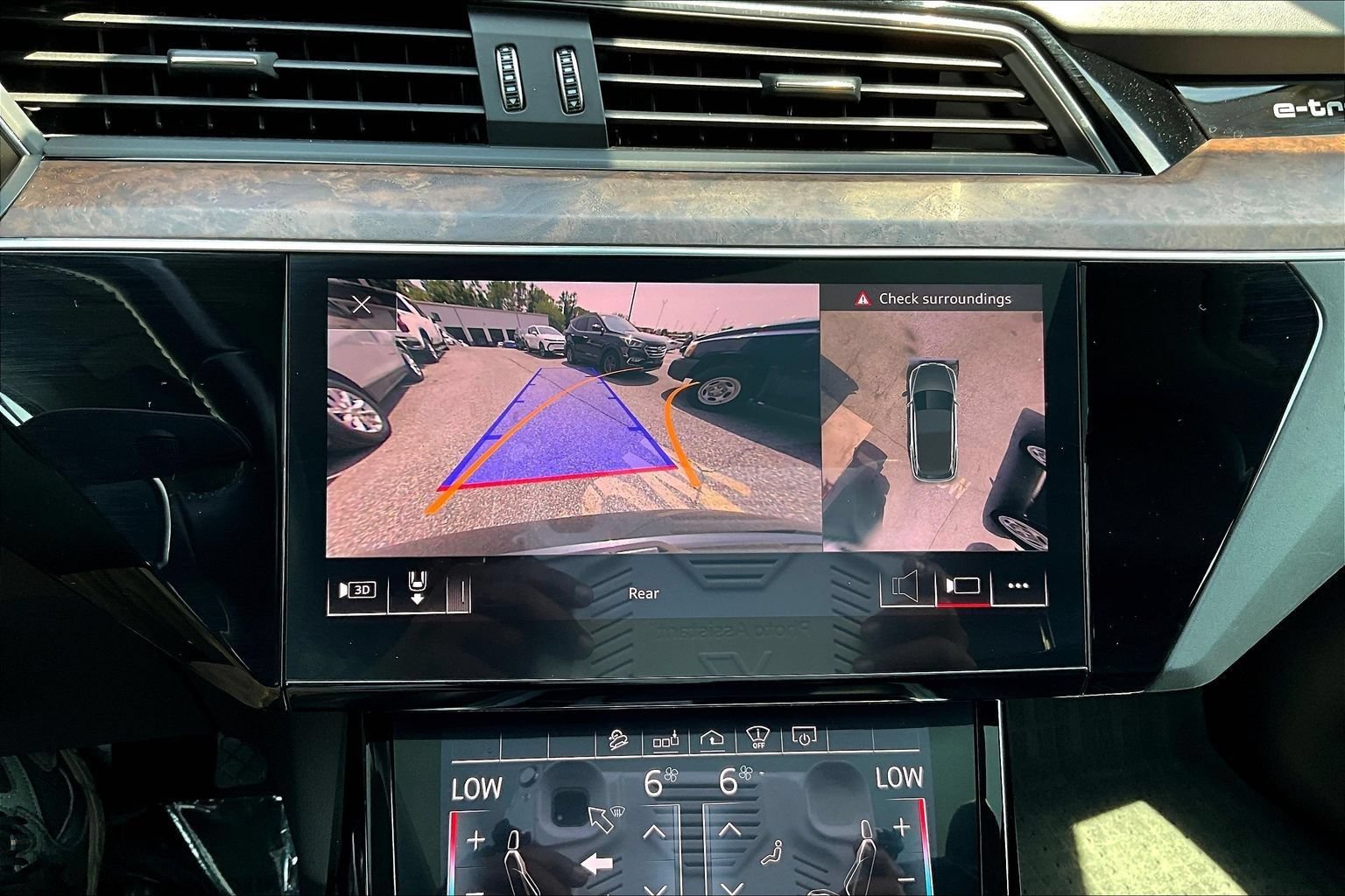Used 2019 Audi e-tron Prestige w/ Prestige Package AWD/4WD image 11