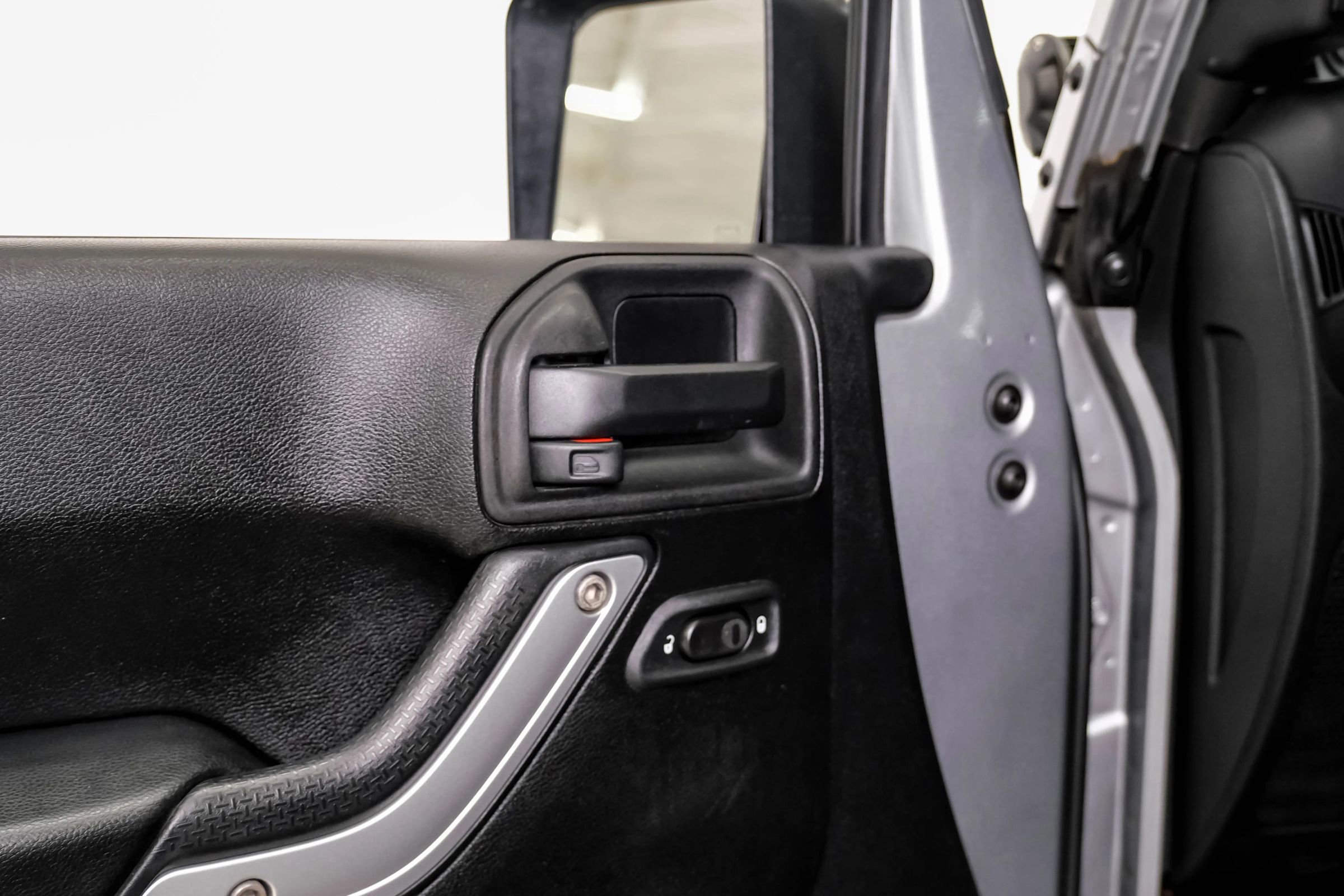 Used 2013 Jeep Wrangler Unlimited Sahara w/ Connectivity Group image 38