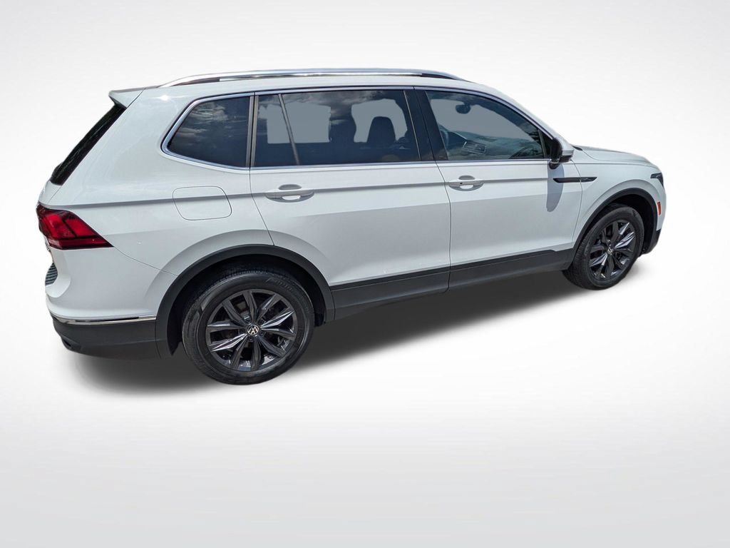 Used 2024 Volkswagen Tiguan SE AWD/4WD image 3