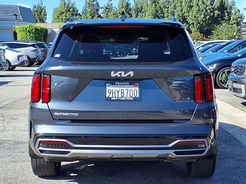 Certified 2023 Kia Sorento SX FWD image 5