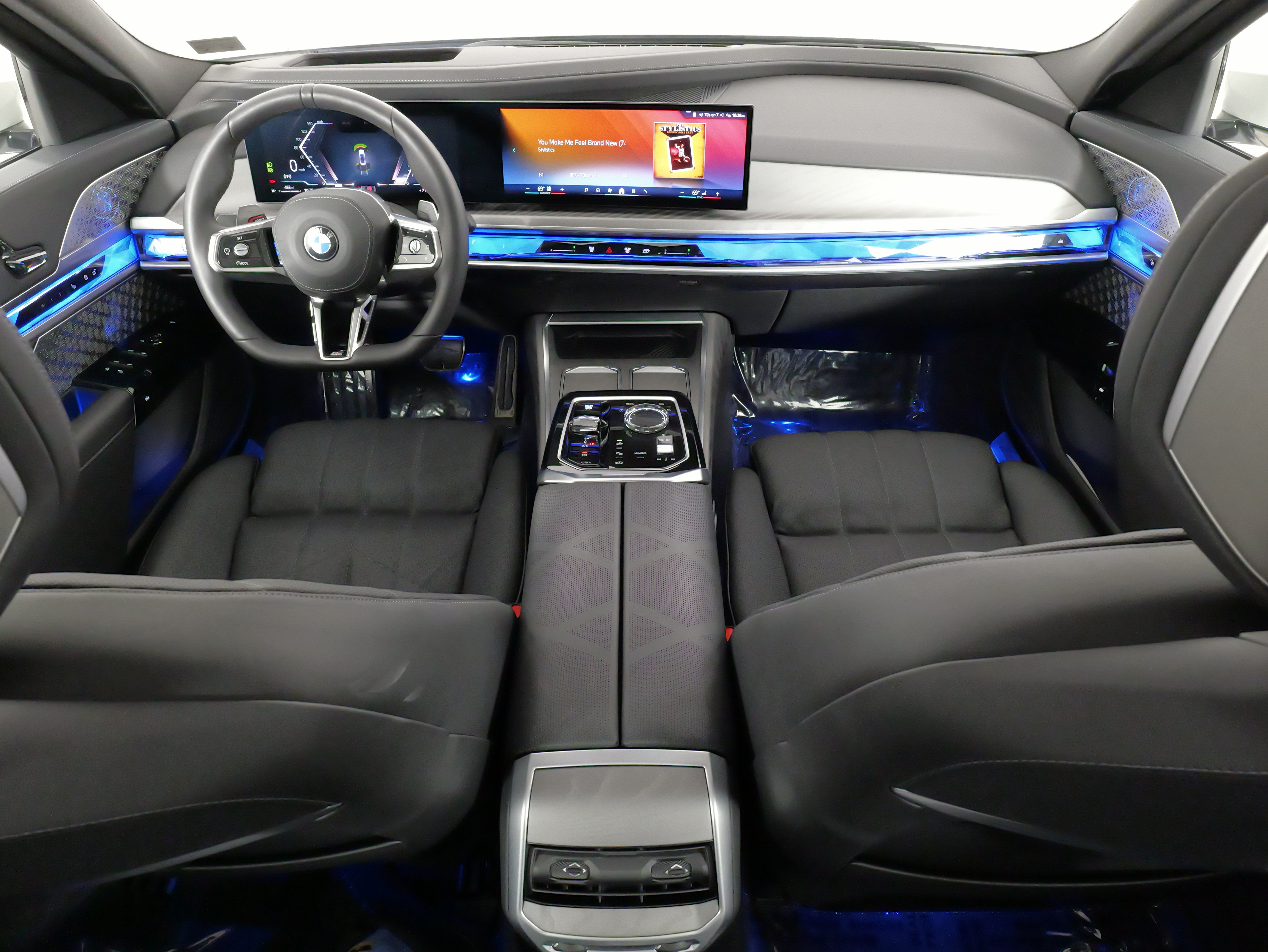 Used 2025 BMW 740i xDrive w/ Executive Package AWD/4WD image 46