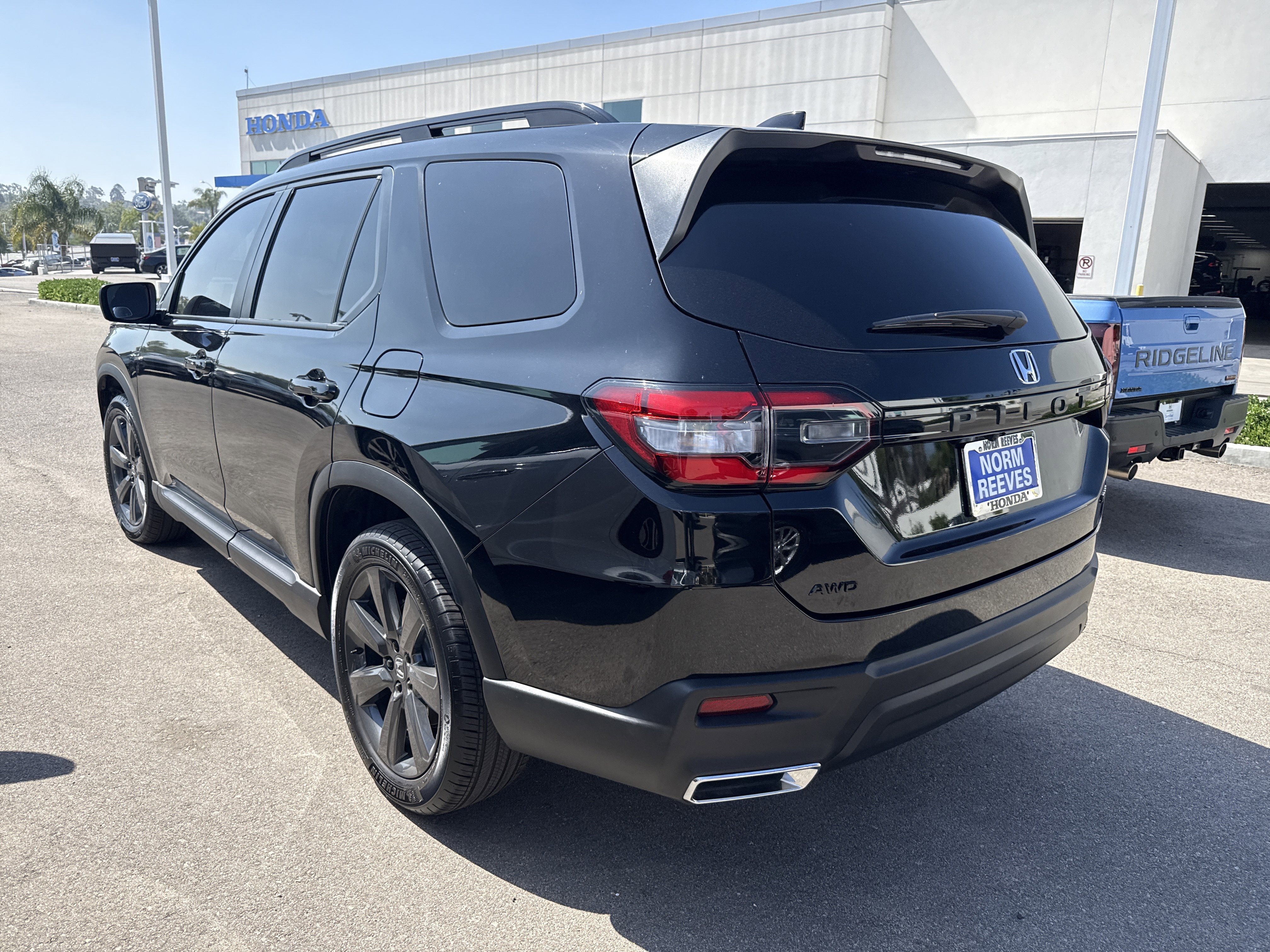 Certified 2025 Honda Pilot Sport image 4