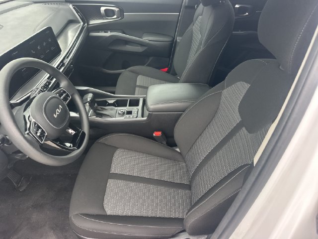 Certified 2025 Kia Sorento LX FWD image 21
