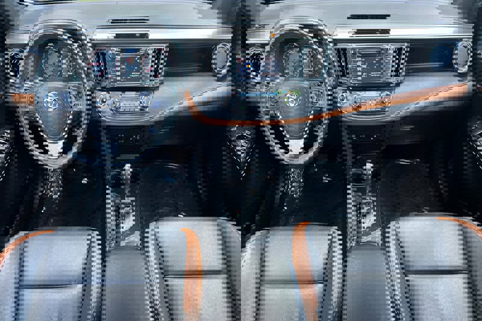 Used 2016 Toyota RAV4 SE image 3