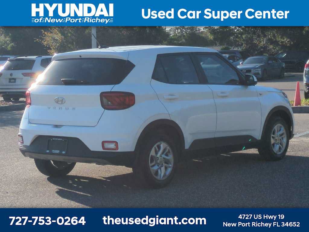 Used 2026 Hyundai Venue SE FWD image 5
