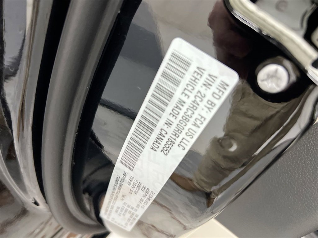 Used 2024 Chrysler Pacifica Touring-L image 27