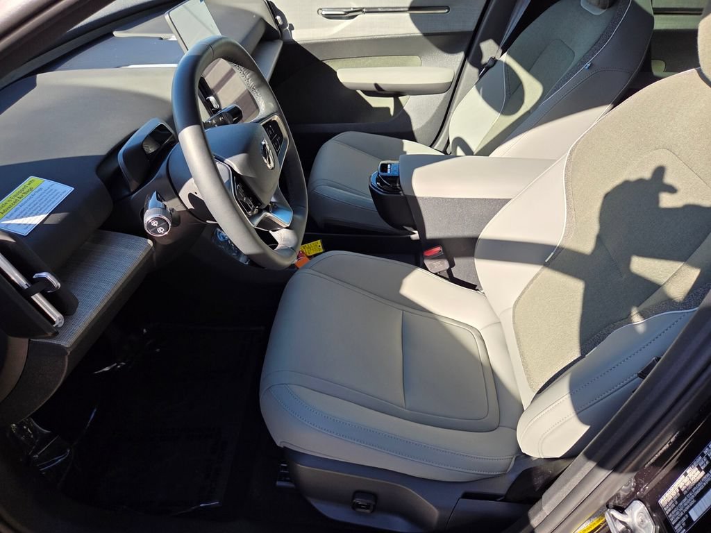 New 2025 Volvo EX30 Plus w/ Protection Package Premier AWD/4WD image 13