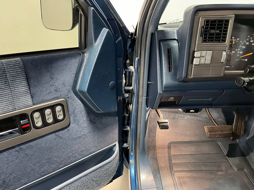 Used 1992 Chevrolet Silverado 1500 2WD Regular Cab image 57