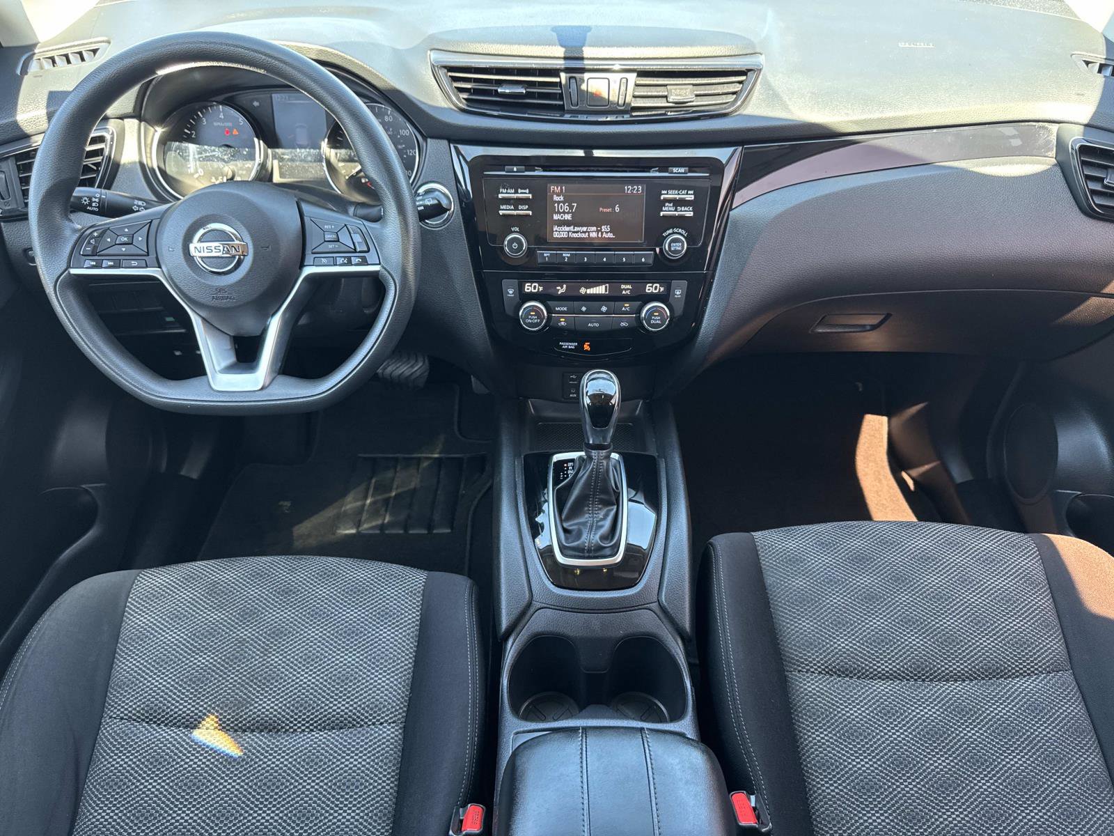 Used 2017 Nissan Rogue Sport SV FWD image 9