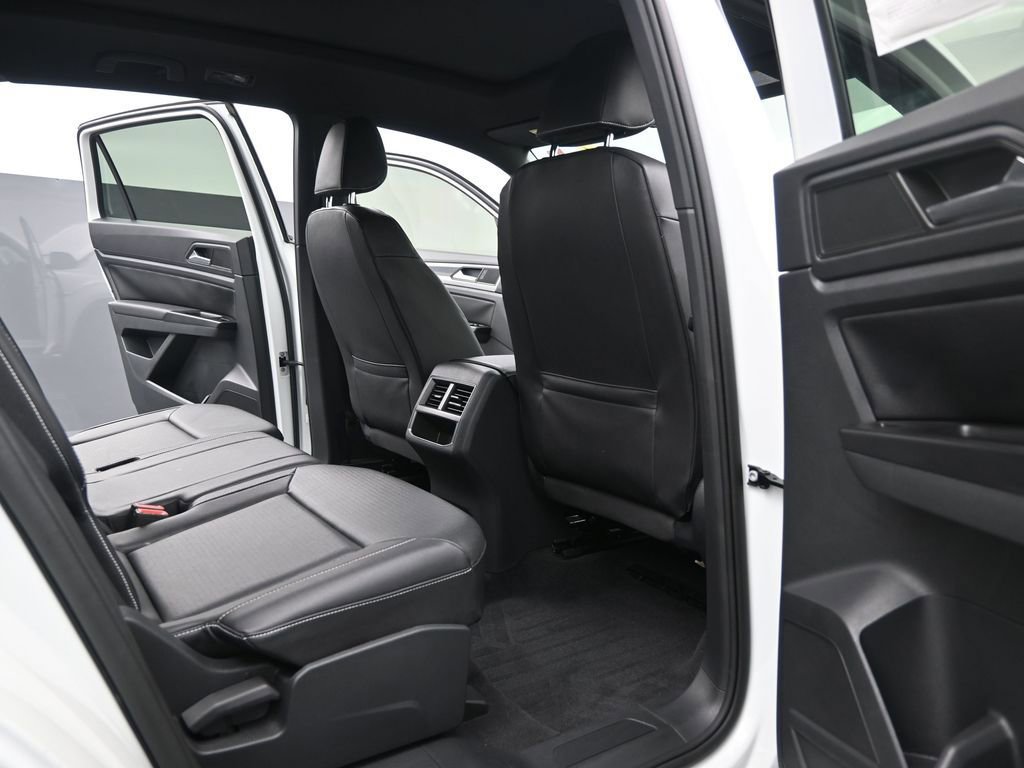 Used 2020 Volkswagen Atlas Cross Sport SE w/ Panoramic Sunroof Package image 18