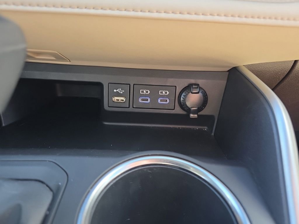 Used 2022 Toyota Highlander XLE image 29