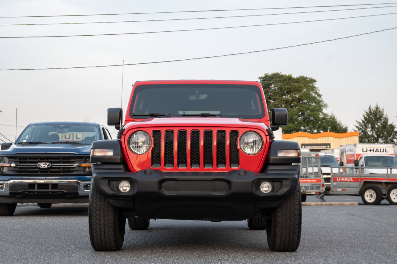 Used 2023 Jeep Wrangler Unlimited Sport image 4