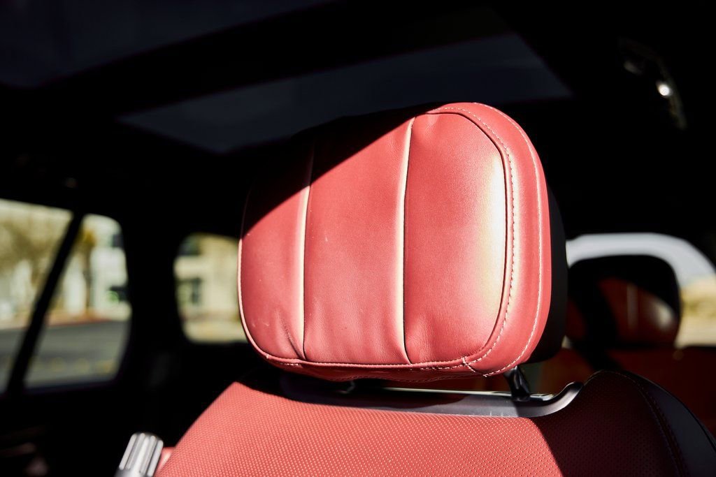 Used 2025 Land Rover Range Rover SE image 44