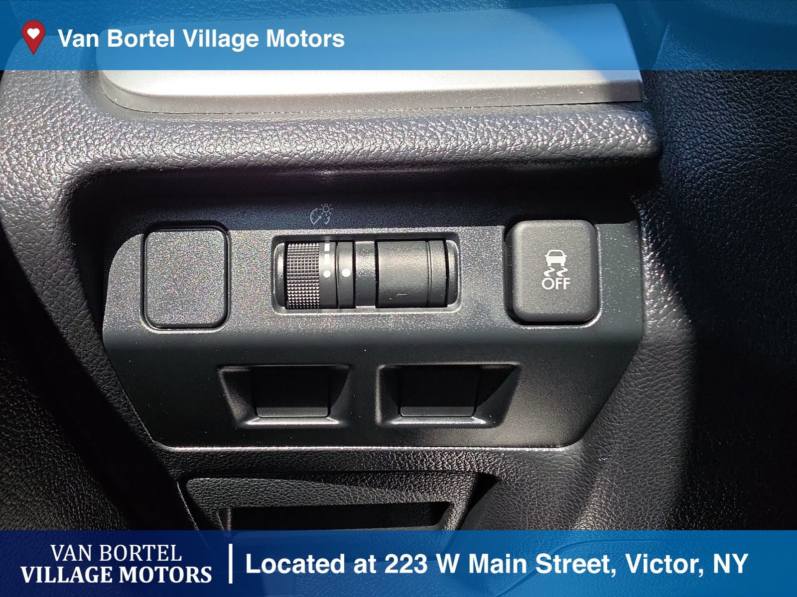 Used 2017 Subaru Crosstrek 2.0i Premium w/ Moonroof Package AWD/4WD image 16