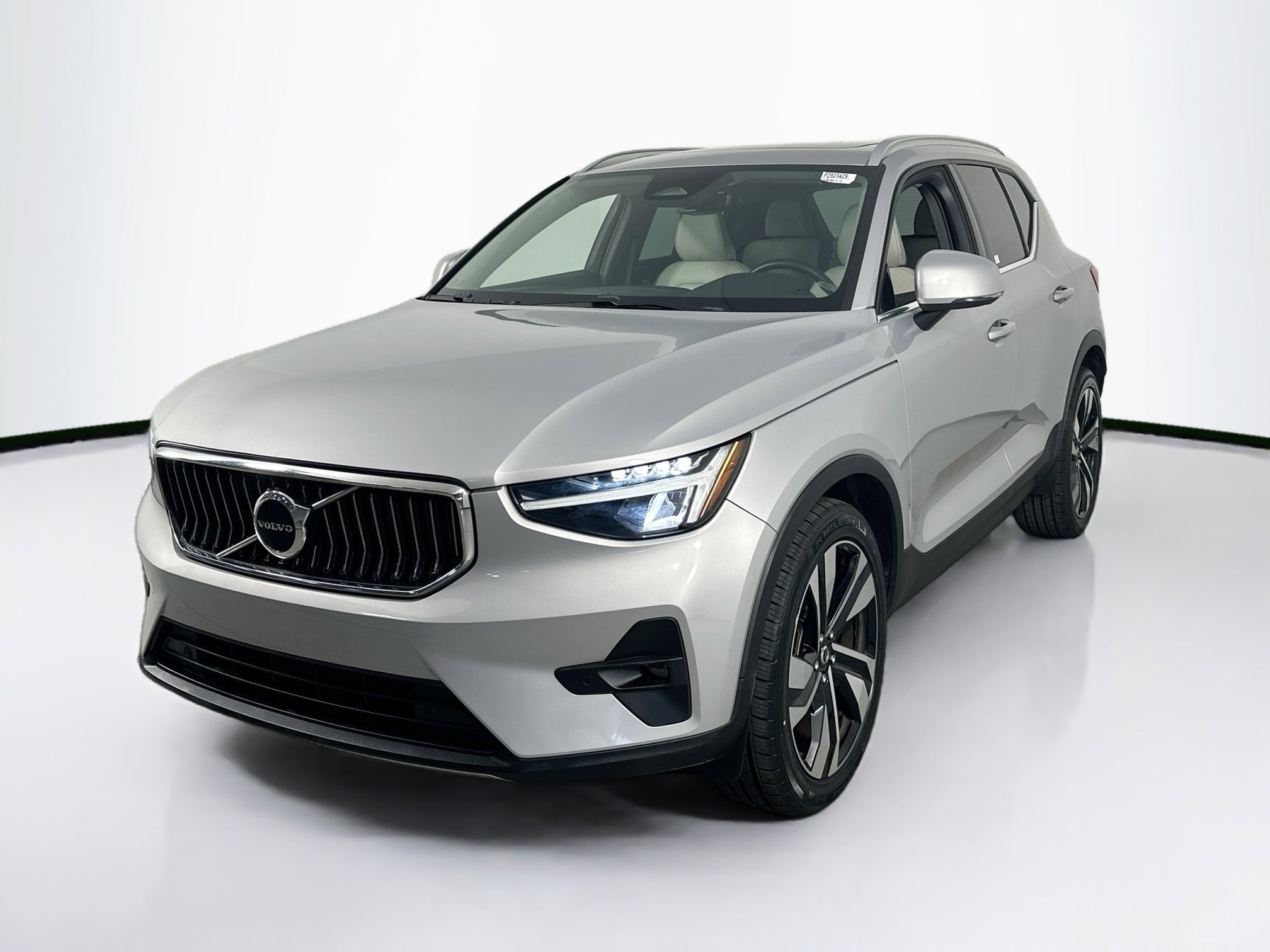 Used 2023 Volvo XC40 B4 Plus w/ Protection Package Premier