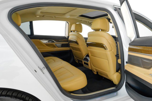 Used 2019 BMW 740i w/ Executive Package RWD image 43