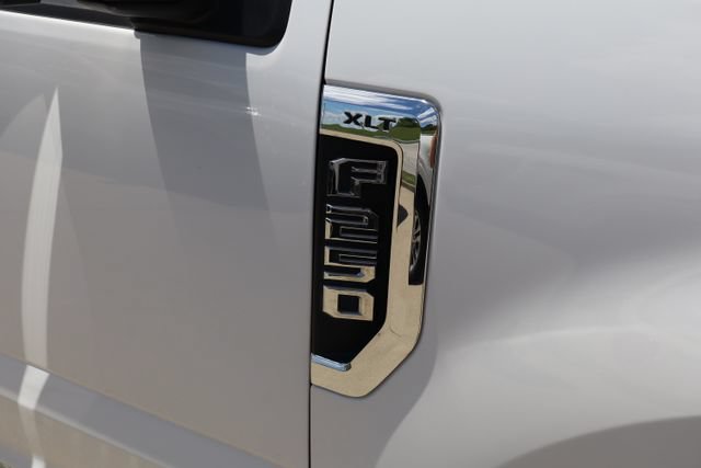 Used 2019 Ford F250 XLT w/ XLT Premium Package AWD/4WD image 9