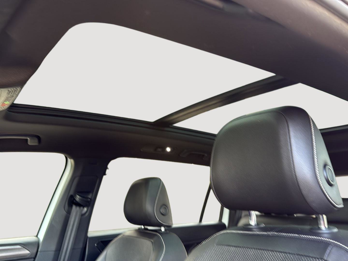 Used 2022 Volkswagen Tiguan SEL R-Line image 21