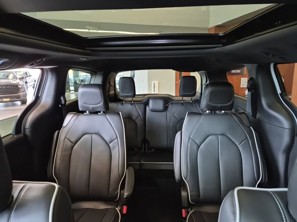 New 2026 Chrysler Pacifica Limited w/ S Appearance Package image 44