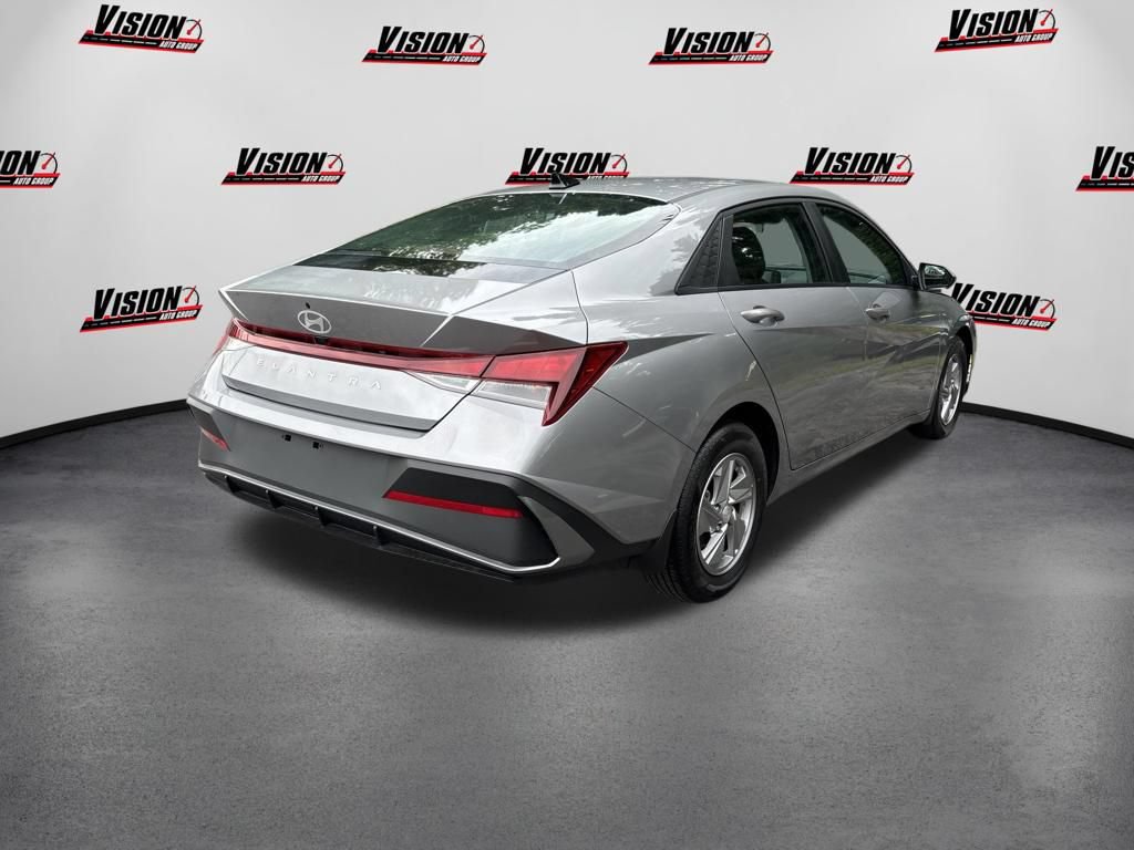Used 2025 Hyundai Elantra SE FWD image 5