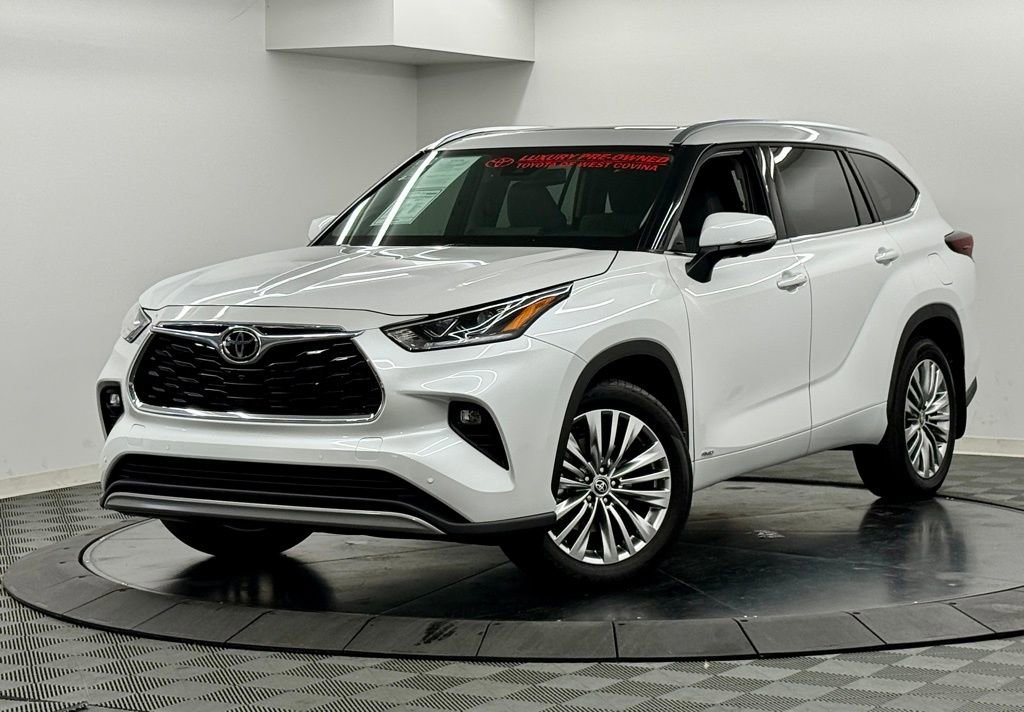 Used 2026 Toyota Highlander Platinum image 2