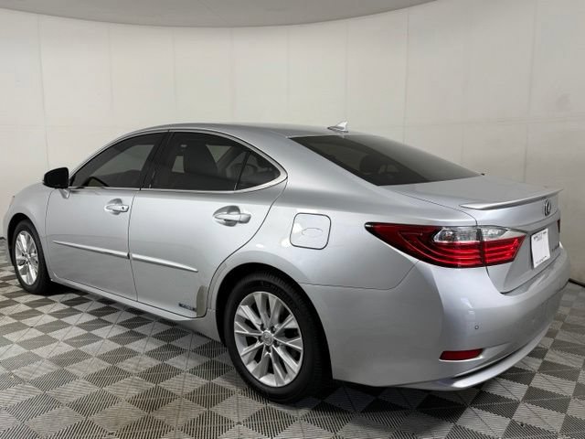 Used 2013 Lexus ES 300h w/ Luxury Pkg FWD image 4