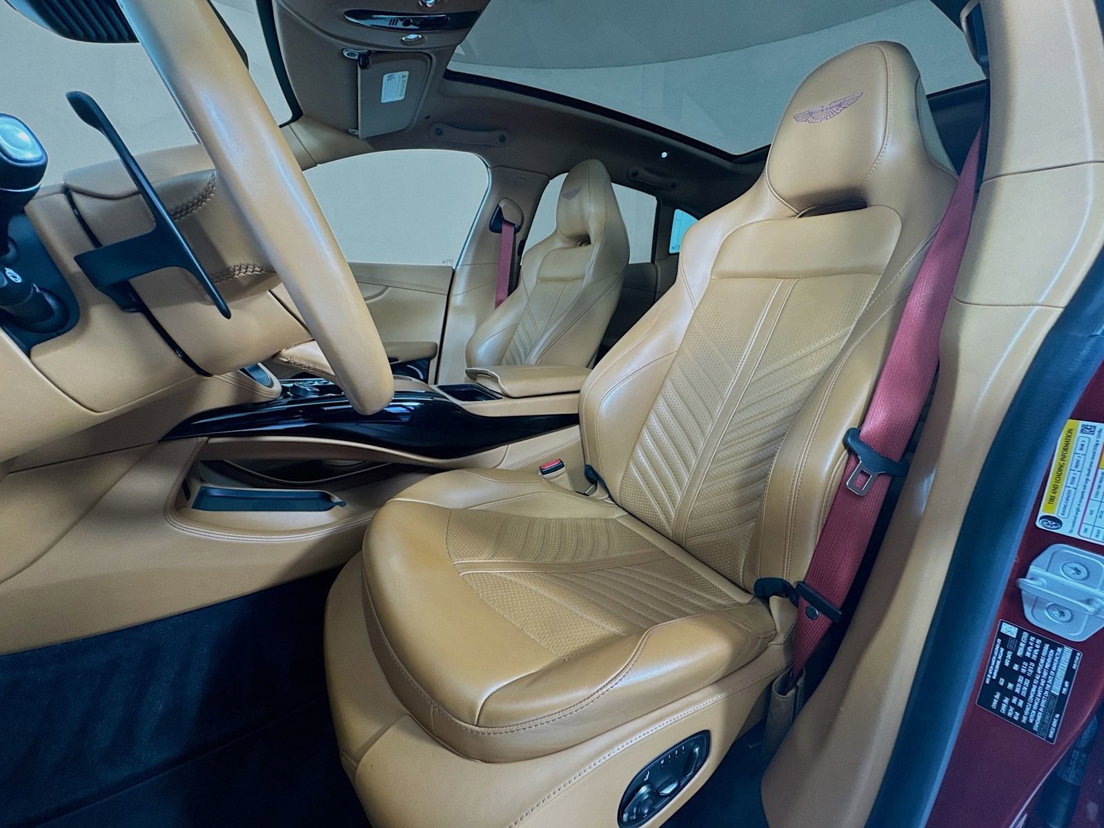 Used 2024 Aston Martin DBX 707 image 19