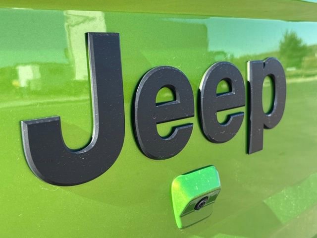 Used 2025 Jeep Gladiator Sport image 21