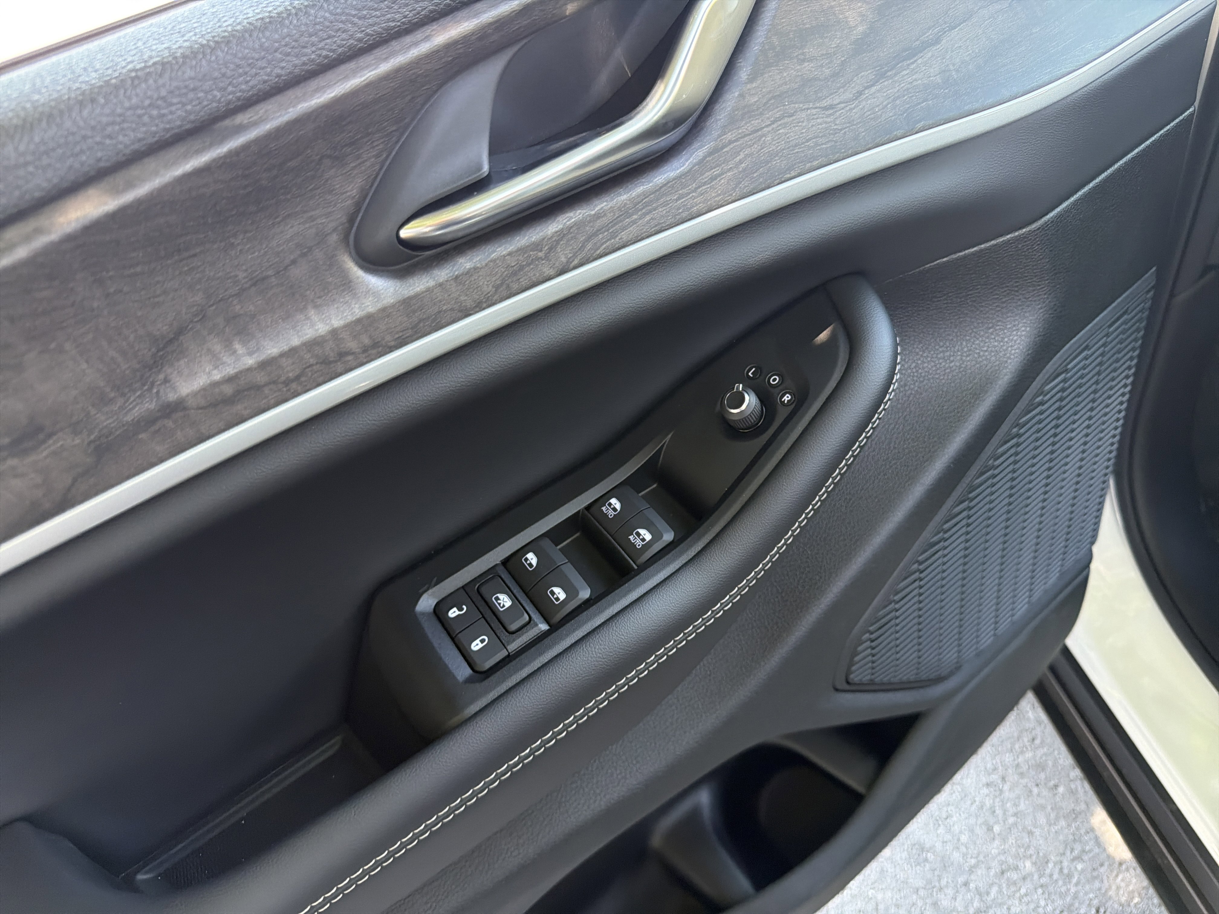 New 2026 Jeep Grand Cherokee Altitude AWD/4WD image 16