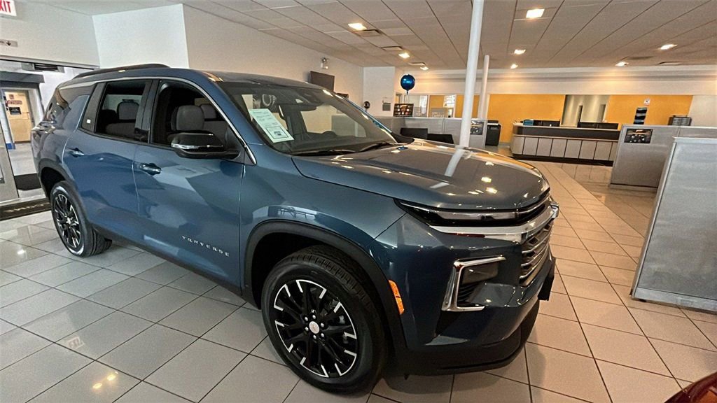 New 2026 Chevrolet Traverse LT w/ Sun and Wheel Package