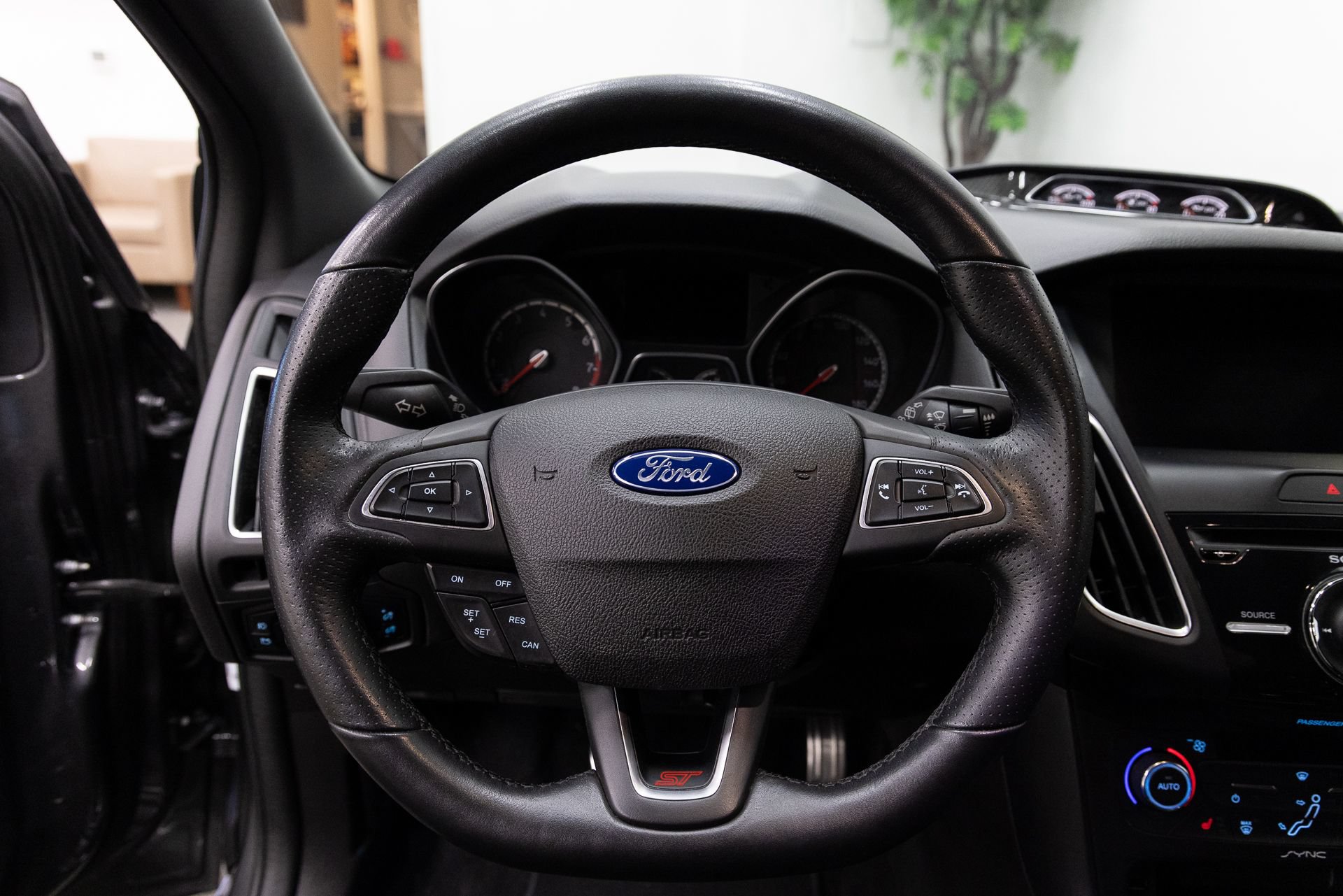 Used 2016 Ford Focus ST w/ Equipment Group 402A FWD image 16