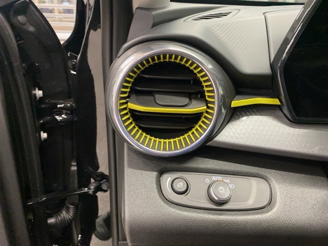 New 2025 Chevrolet Trax LT w/ Driver Confidence Package image 21