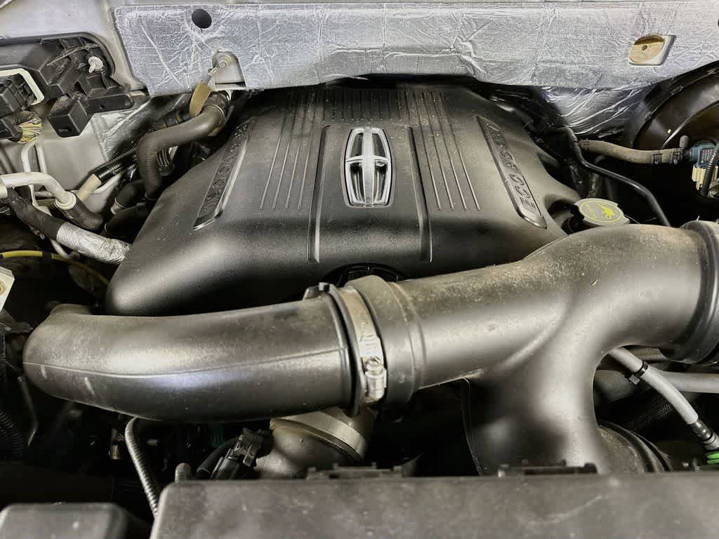 Used 2016 Lincoln Navigator Select RWD image 9