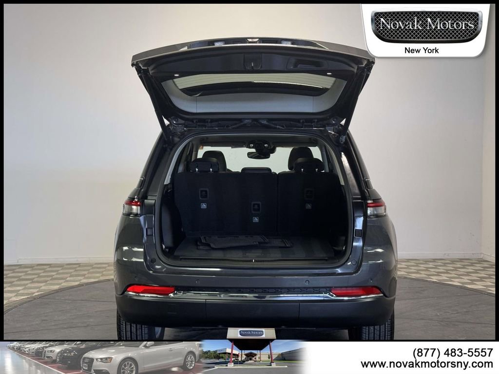 Used 2023 Jeep Grand Cherokee Limited AWD/4WD image 5