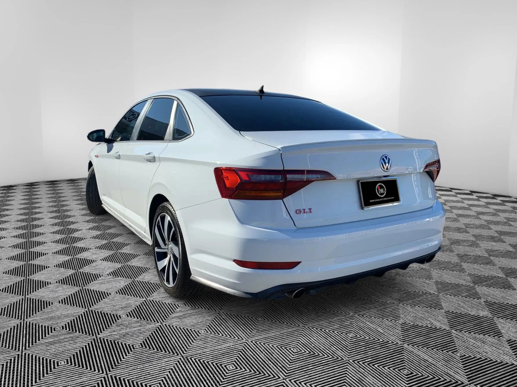Used 2019 Volkswagen Jetta GLI FWD image 8