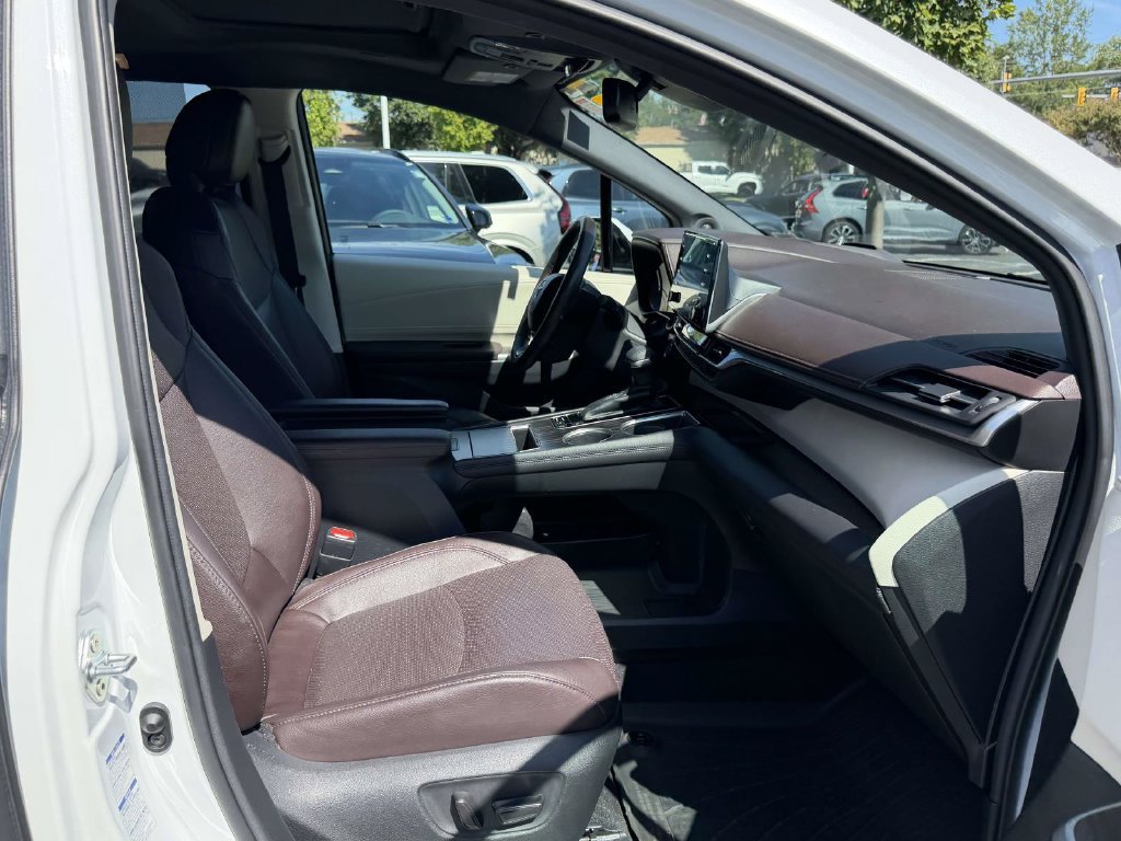 Used 2022 Toyota Sienna Platinum AWD/4WD image 12