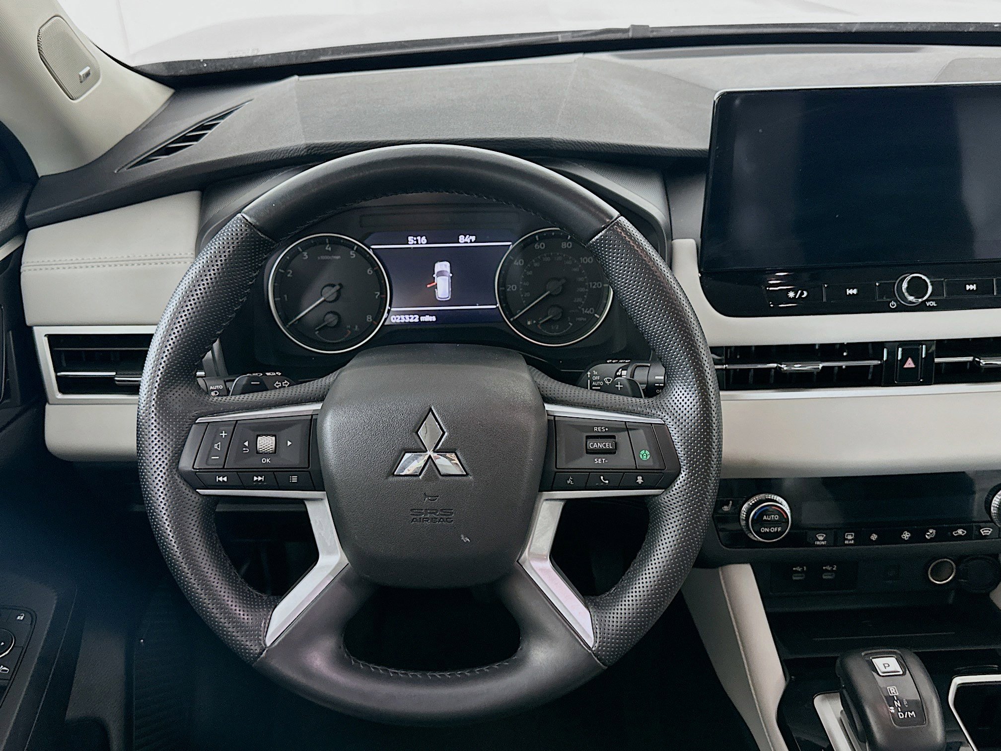 Used 2025 Mitsubishi Outlander SE image 18