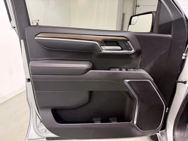 Certified 2022 Chevrolet Silverado 1500 RST w/ Redline Edition AWD/4WD image 8