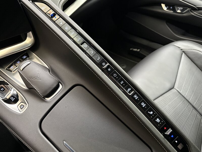 Used 2022 Chevrolet Corvette Stingray Coupe w/ Z51 2LT w/ Z51 Performance Package RWD image 21