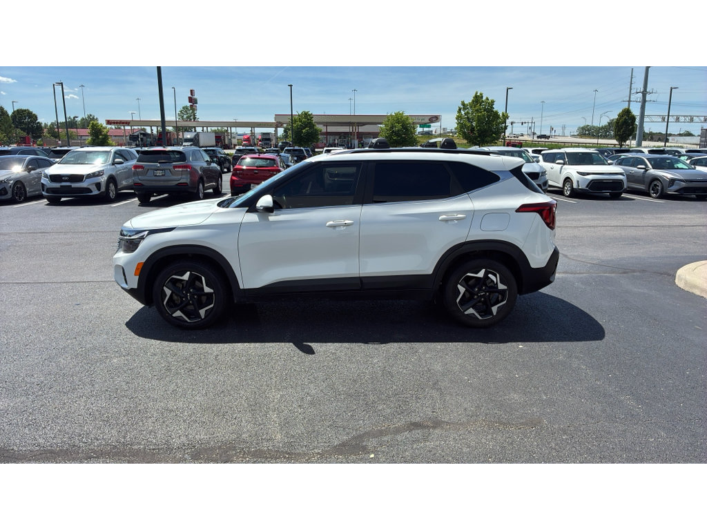 Used 2025 Kia Seltos EX w/ EX Sunroof Package FWD image 3
