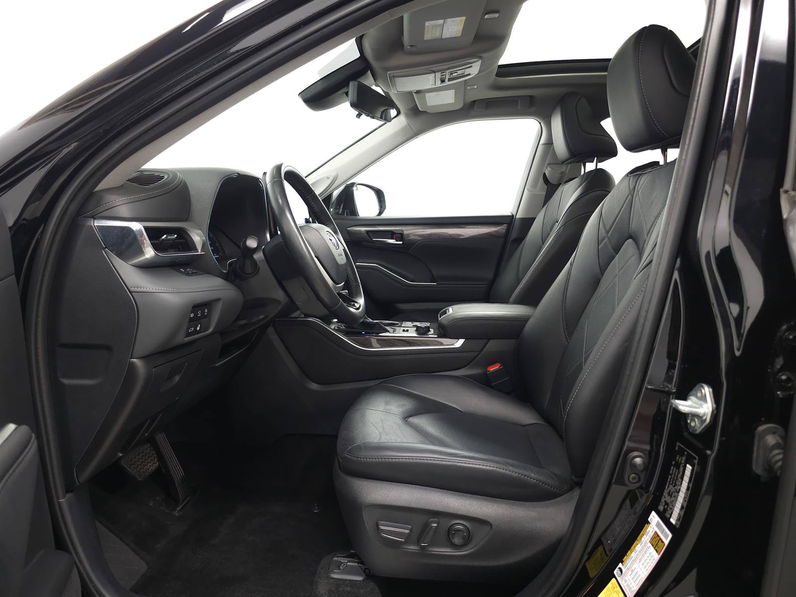 Certified 2024 Toyota Highlander Platinum AWD/4WD image 4