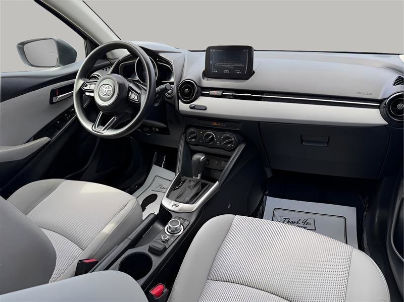 Used 2020 Toyota Yaris L FWD image 29