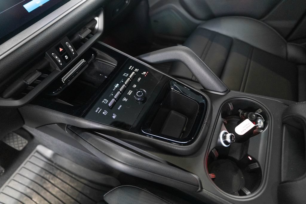 New 2025 Porsche Cayenne Coupe AWD/4WD image 24