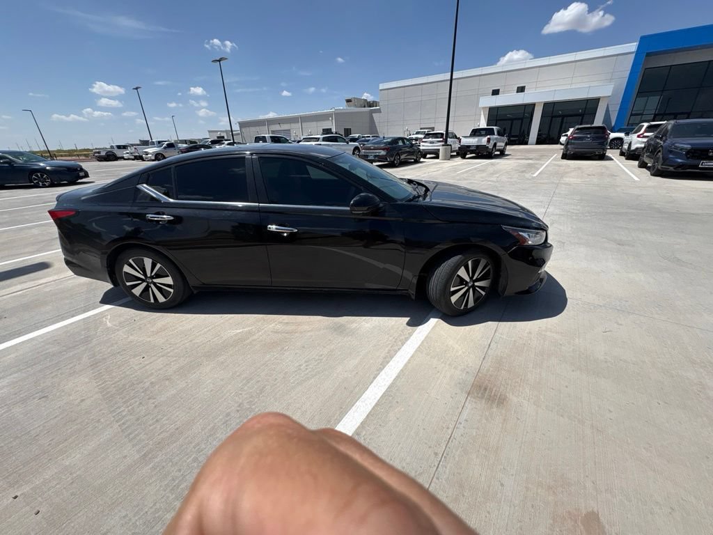 Used 2022 Nissan Altima 2.5 SV w/ SV Premium Package FWD image 21