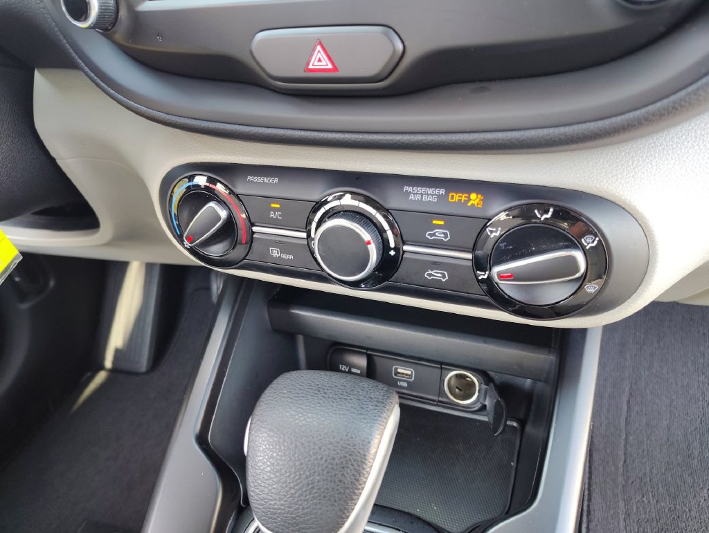 Certified 2023 Kia Soul LX w/ LX Technology Package FWD image 24