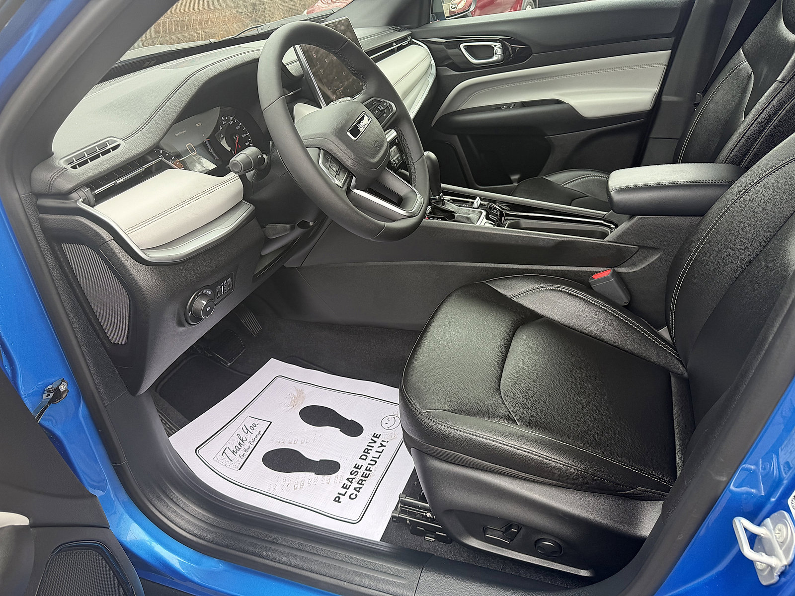 Certified 2025 Jeep Compass Limited image 11