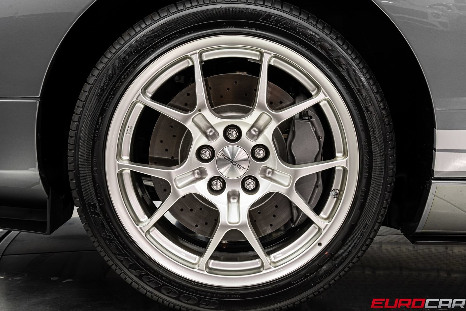 Used 2006 Ford GT RWD image 28