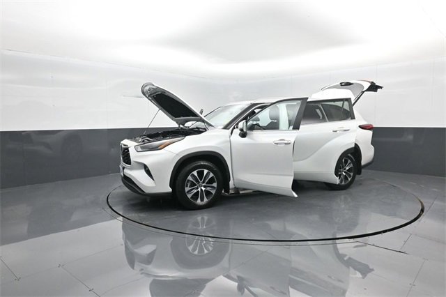 Used 2023 Toyota Highlander XLE image 38
