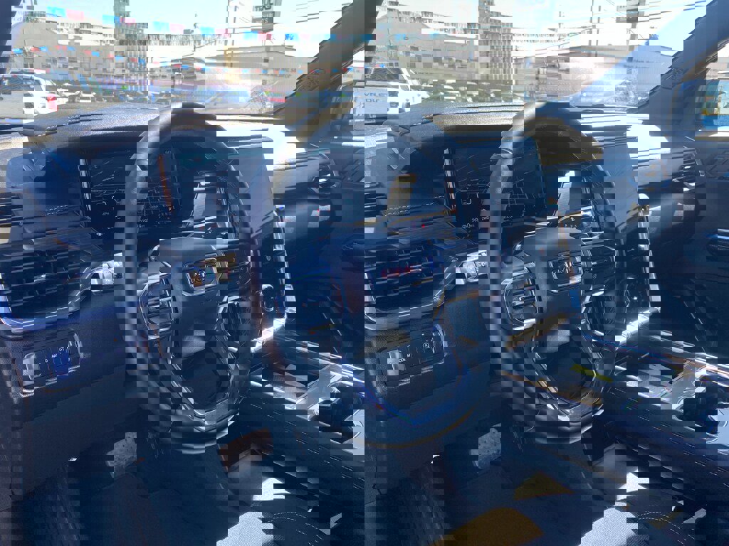 Used 2025 GMC Acadia Elevation image 29